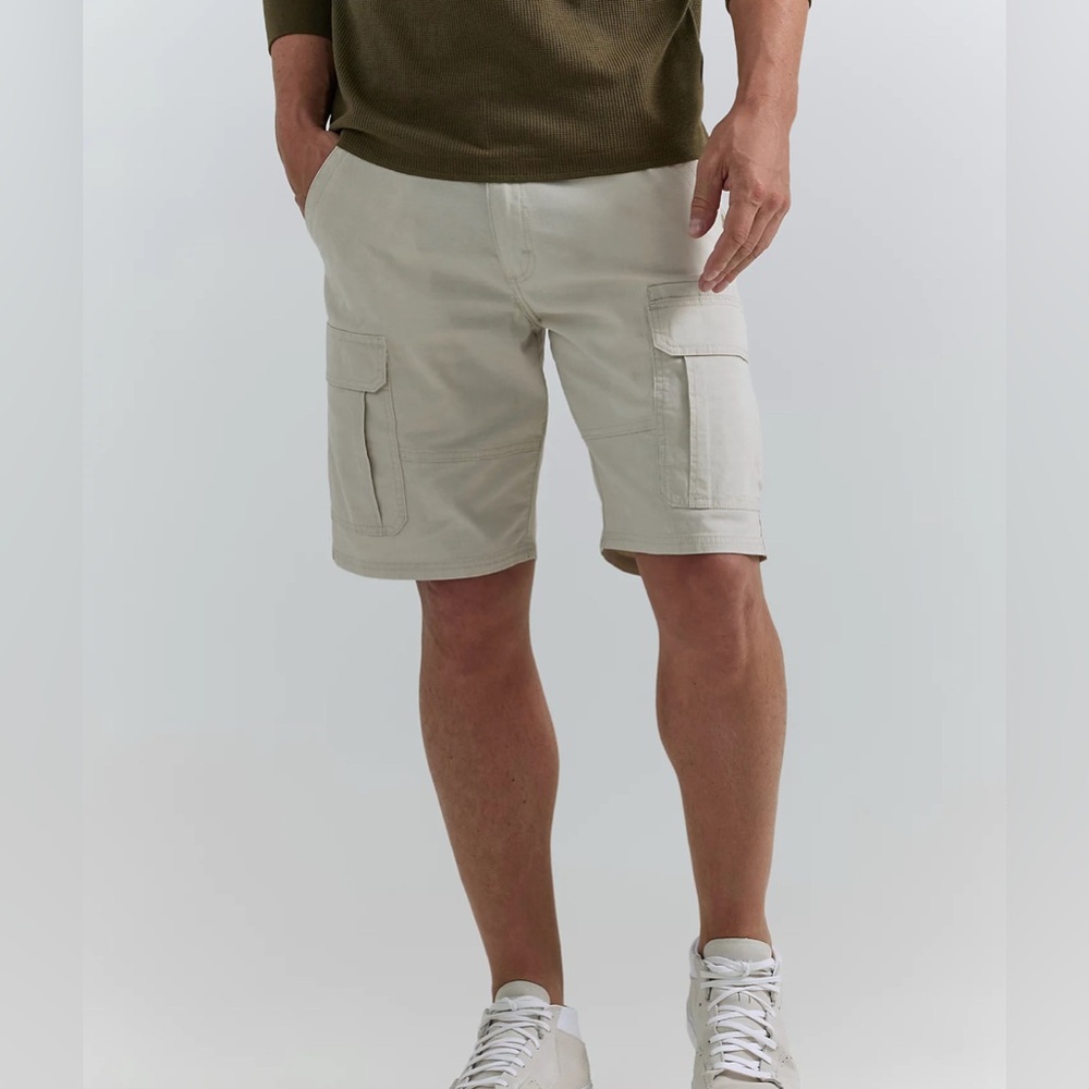 Men’s Wrangler Authentics Stretch Cargo Short Size 42